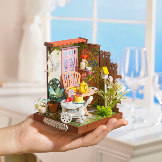 Miniatuurne nukumaja, Uhke Teeõu, Rolife, DS038