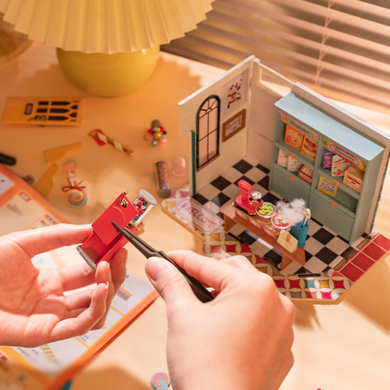 Miniatuurne nukumaja, Vikerkaare kommimaja, Rolife, DG158